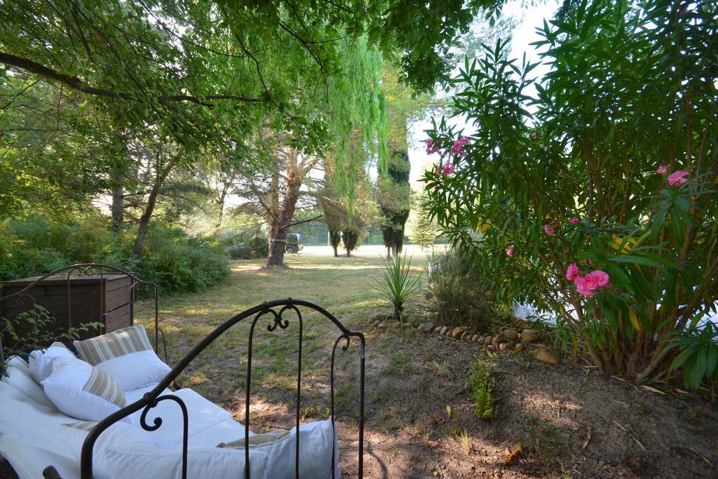 Le Mas de Trévouse Saint-Saturnin-lès-Avignon Exterior foto